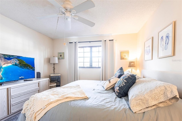 bedroom featuring ceiling fan and a textured ceiling