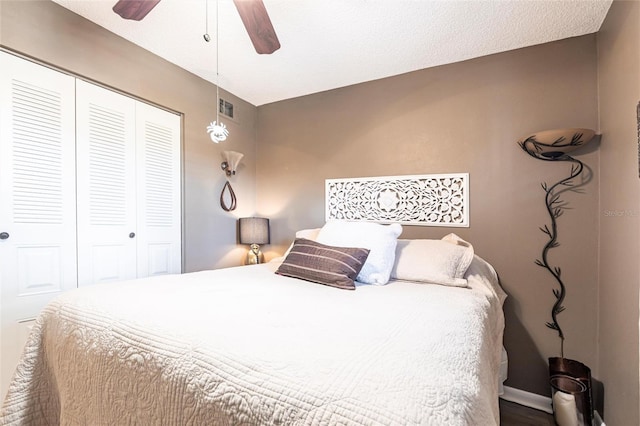 bedroom with ceiling fan and a closet