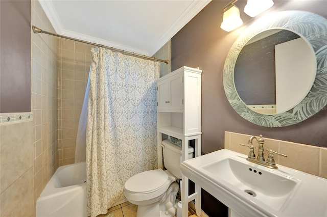 full bathroom with shower / tub combo with curtain, sink, tile patterned flooring, ornamental molding, and toilet