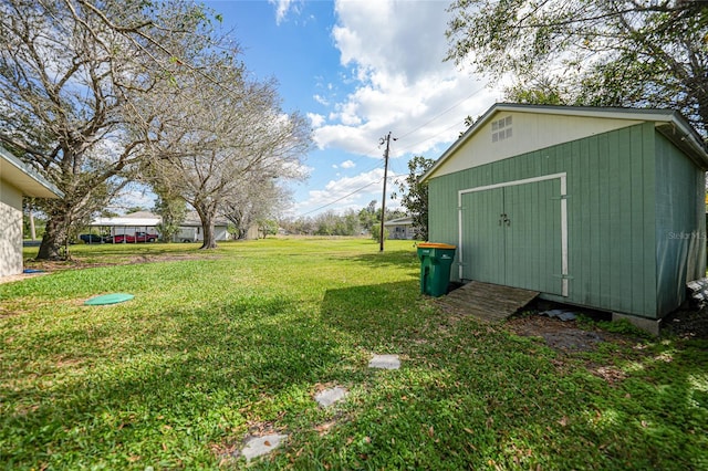 view of yard featuring a storage unit