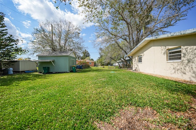 view of yard with a storage shed