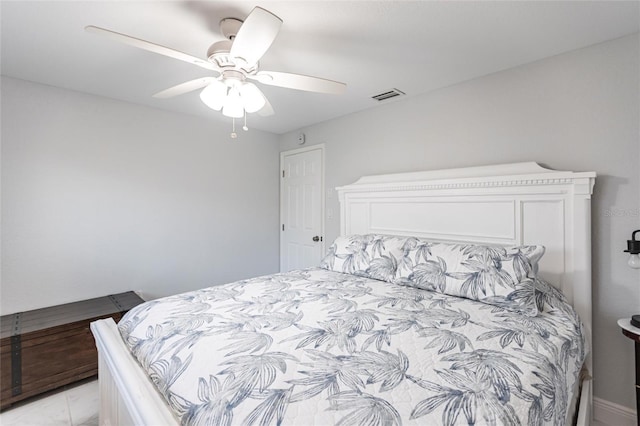 bedroom with ceiling fan