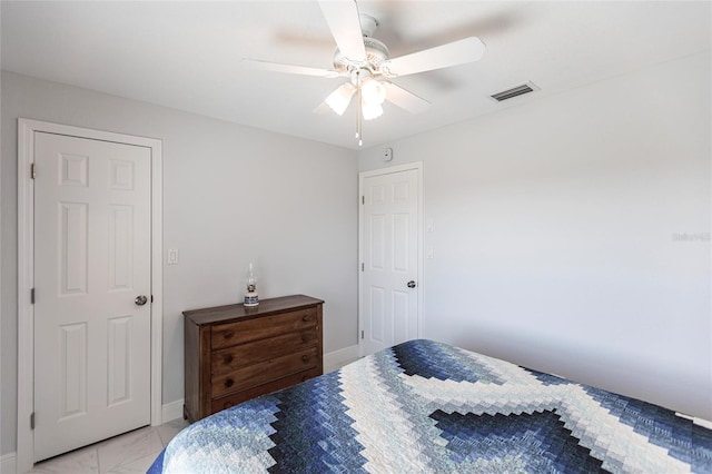 bedroom with ceiling fan