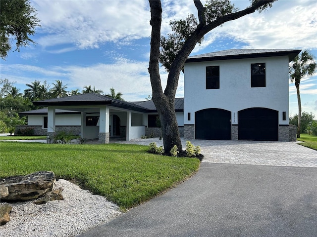 view of front of house featuring a garage and a front yard