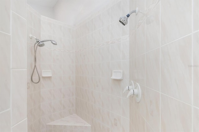 bathroom featuring tiled shower