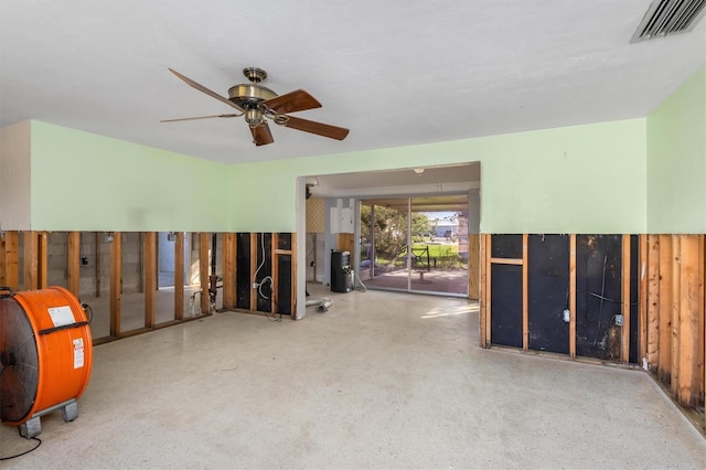 unfurnished room featuring ceiling fan