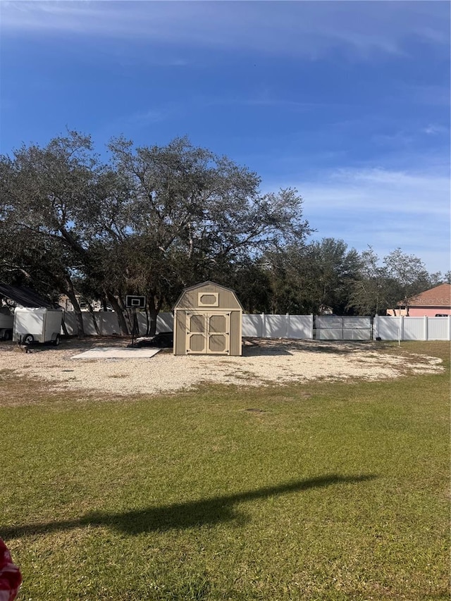 view of yard with a storage unit