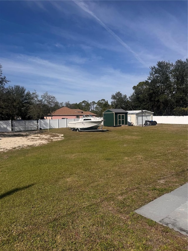 view of yard featuring a storage unit