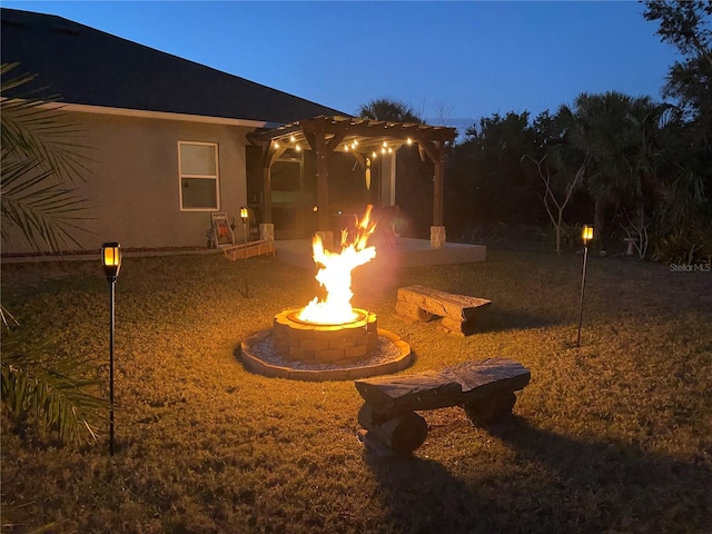 view of yard featuring a fire pit