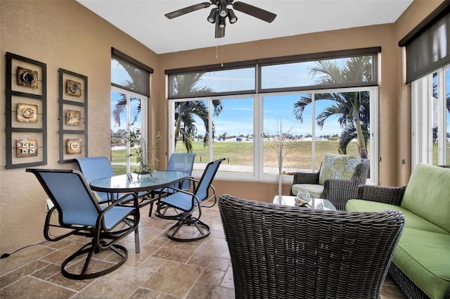 sunroom with ceiling fan