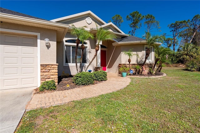 view of front of property featuring a front yard and a garage