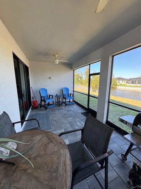 sunroom / solarium with ceiling fan