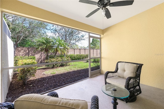 sunroom with ceiling fan