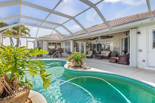 outdoor pool featuring a patio, outdoor lounge area, a lanai, and a ceiling fan