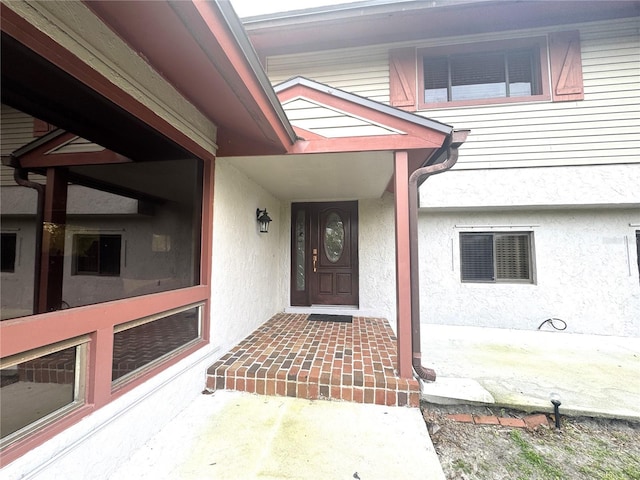 entrance to property featuring a patio area