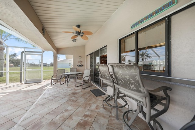 sunroom with ceiling fan