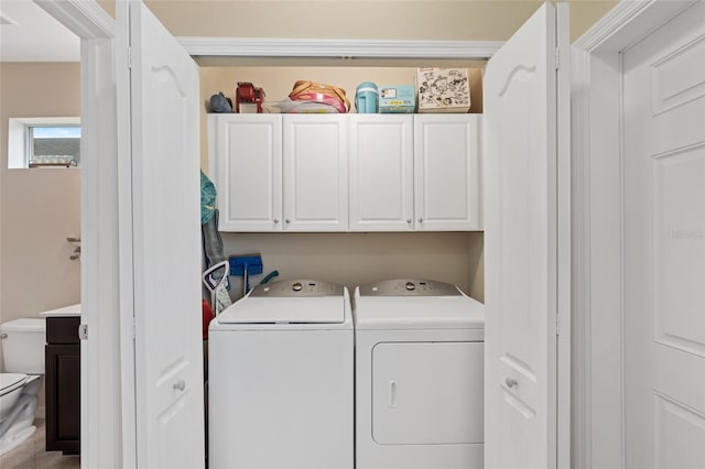 laundry area with cabinet space, visible vents, and washing machine and clothes dryer