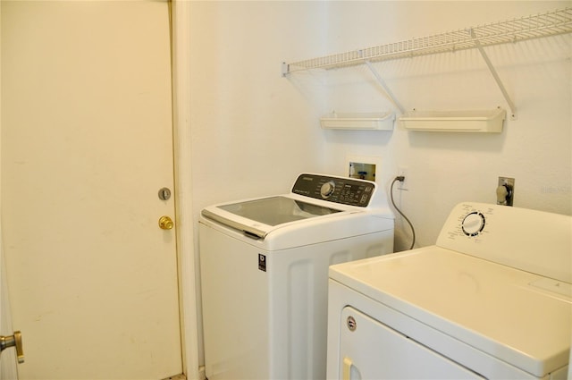 clothes washing area featuring laundry area and washing machine and dryer