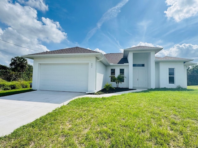 view of front of property featuring a front lawn and a garage