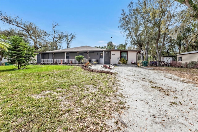 single story home featuring a front lawn