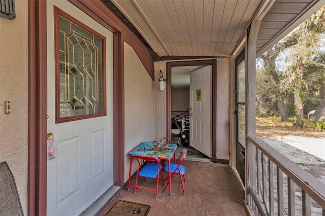 view of exterior entry with stucco siding