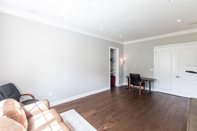 sitting room with dark wood finished floors, crown molding, recessed lighting, and baseboards