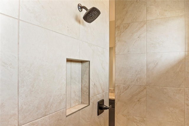 details featuring tiled shower