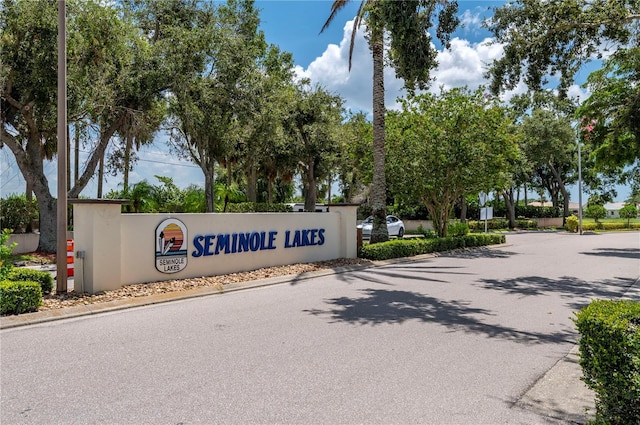 view of community / neighborhood sign