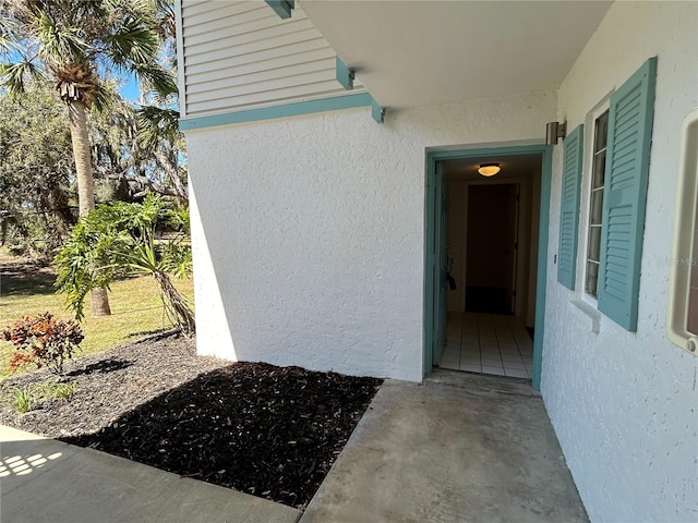 entrance to property with stucco siding