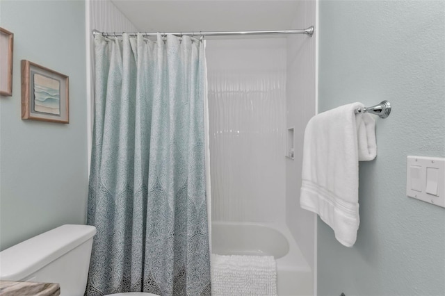 bathroom featuring toilet and shower / tub combo