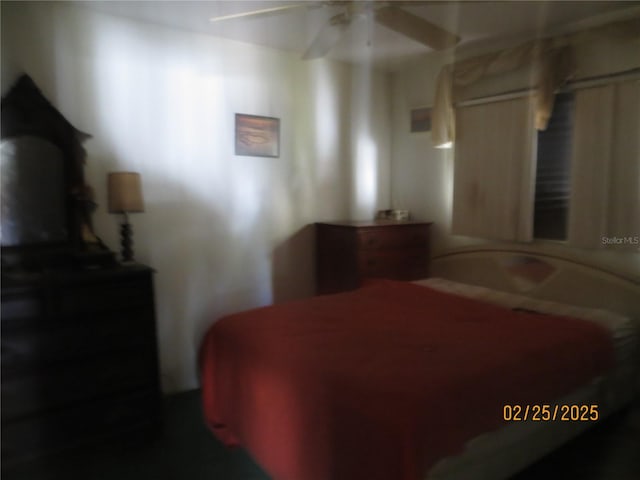 bedroom featuring a ceiling fan