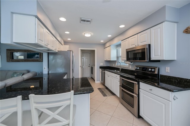129 Barre Dr NW, Port Charlotte, FL 33952 - kitchen featuring stainless steel appliances, visible vents, a sink, and white cabinetry