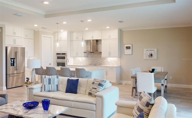 living room with baseboards, light wood-style floors, recessed lighting, and crown molding