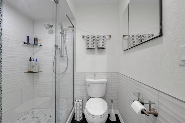 full bathroom featuring toilet, tile walls, and tiled shower