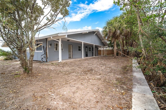 view of front of property featuring fence