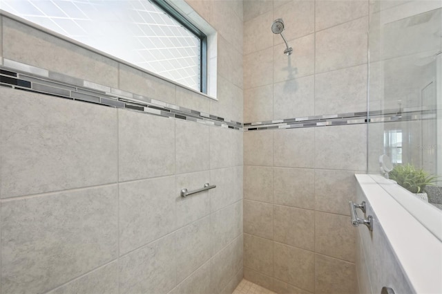 full bathroom featuring tiled shower