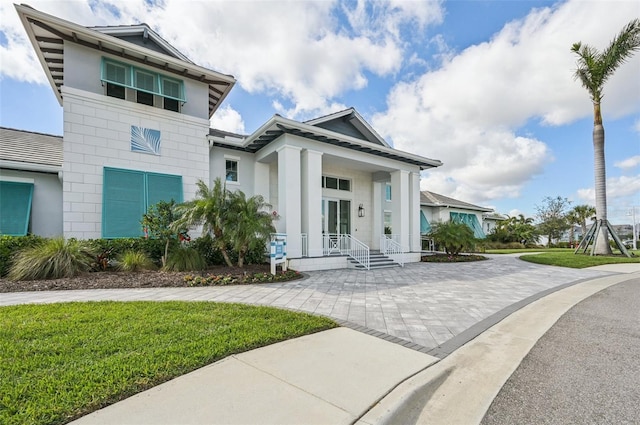 view of front of house featuring a porch and a front lawn