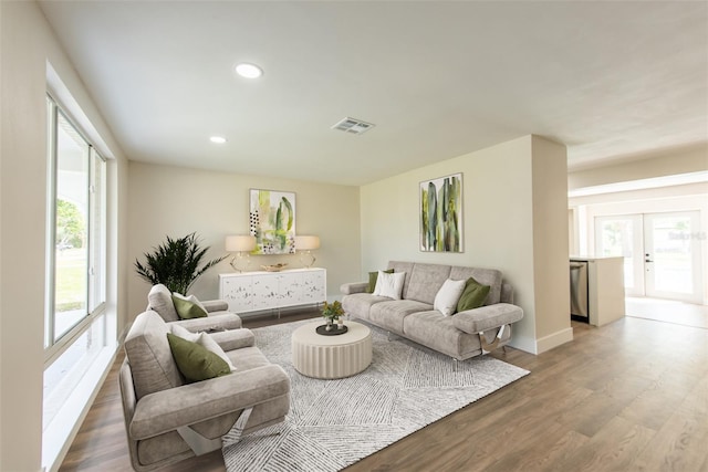 living room featuring baseboards, wood finished floors, visible vents, and recessed lighting