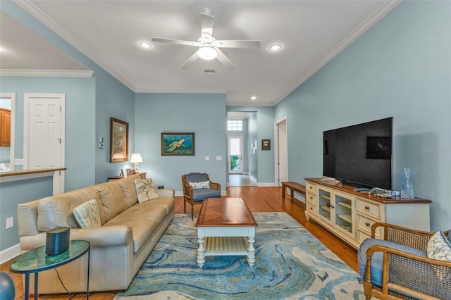 living room with ceiling fan, recessed lighting, wood finished floors, baseboards, and ornamental molding