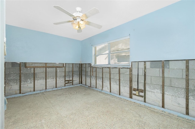 empty room featuring a ceiling fan