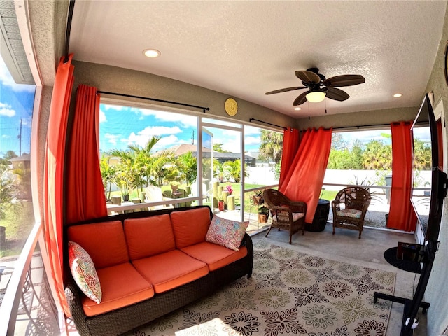 sunroom with ceiling fan