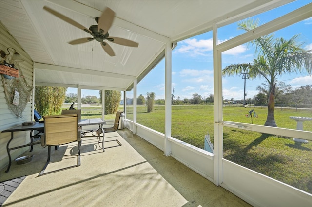 sunroom / solarium with a ceiling fan