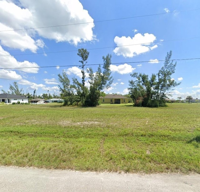 Listing photo 3 for 2233 NW 43rd Ave, Cape Coral FL 33993