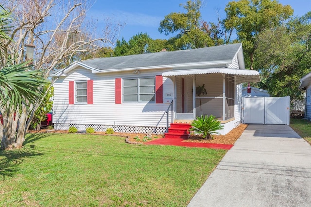 view of front of property with a carport, driveway, and a front lawn