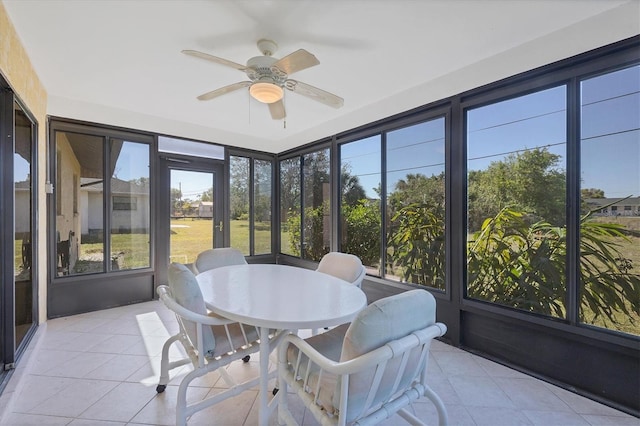 sunroom / solarium with ceiling fan