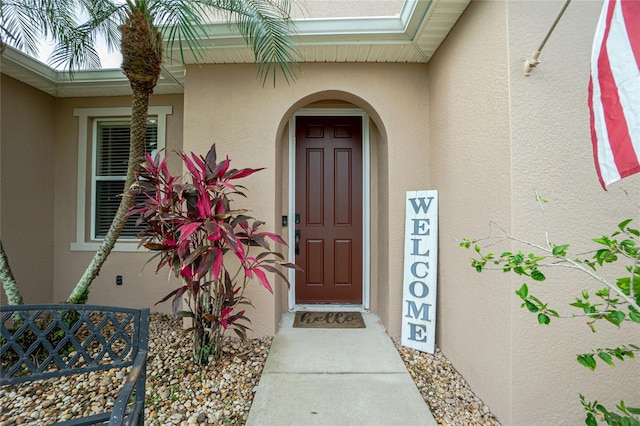 entrance to property with stucco siding