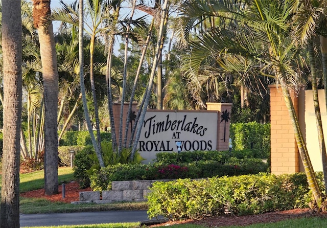 view of community / neighborhood sign