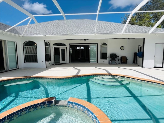 view of swimming pool featuring a ceiling fan, a pool with connected hot tub, a lanai, and a patio