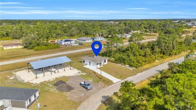 birds eye view of property featuring a forest view