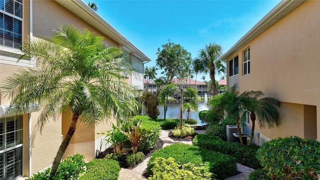 view of yard featuring a water view